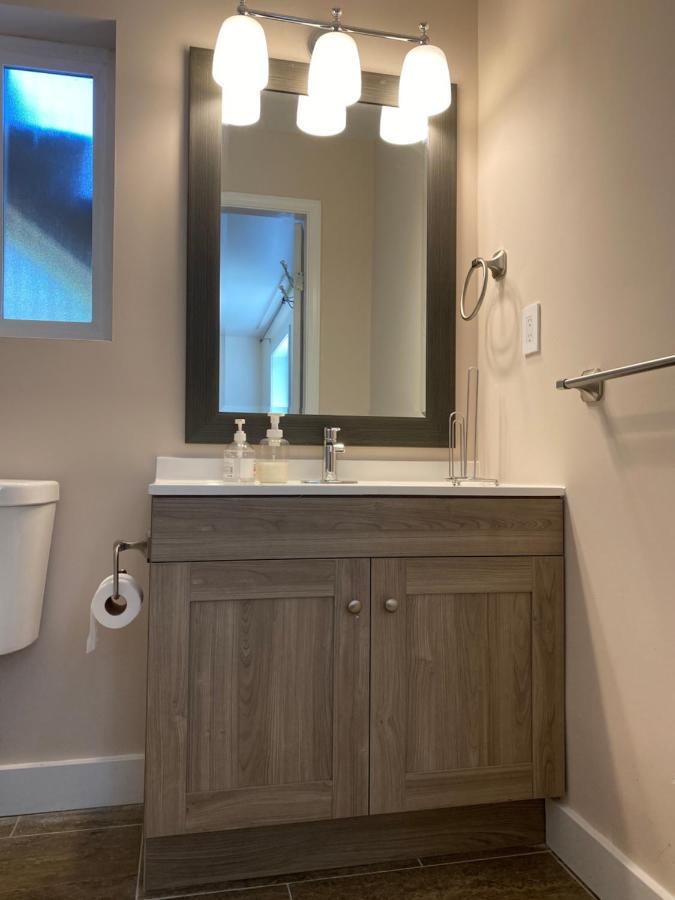 Richmond Vancouver Airport Comfy Home Екстер'єр фото