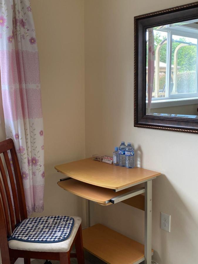 Richmond Vancouver Airport Comfy Home Екстер'єр фото